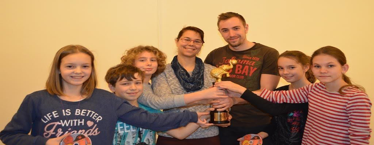 Malí režiséri a ich lektori z Ateliéru BAB s Hlavnou cenou Zlatý slon Malí režiséri a ich lektori z Ateliéru BAB s Hlavnou cenou Zlatý slon