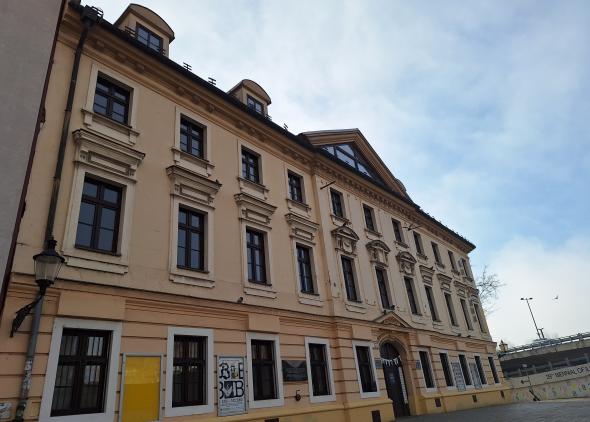 Budova BIBIANY Bibiana pozýva do kina.