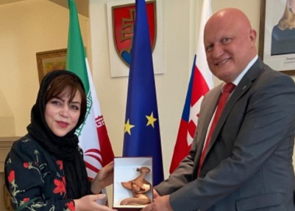 Odovzdávanie ocenenia UNICEF v Teheráne Odovzdávanie ocenenia UNICEF v Teheráne.